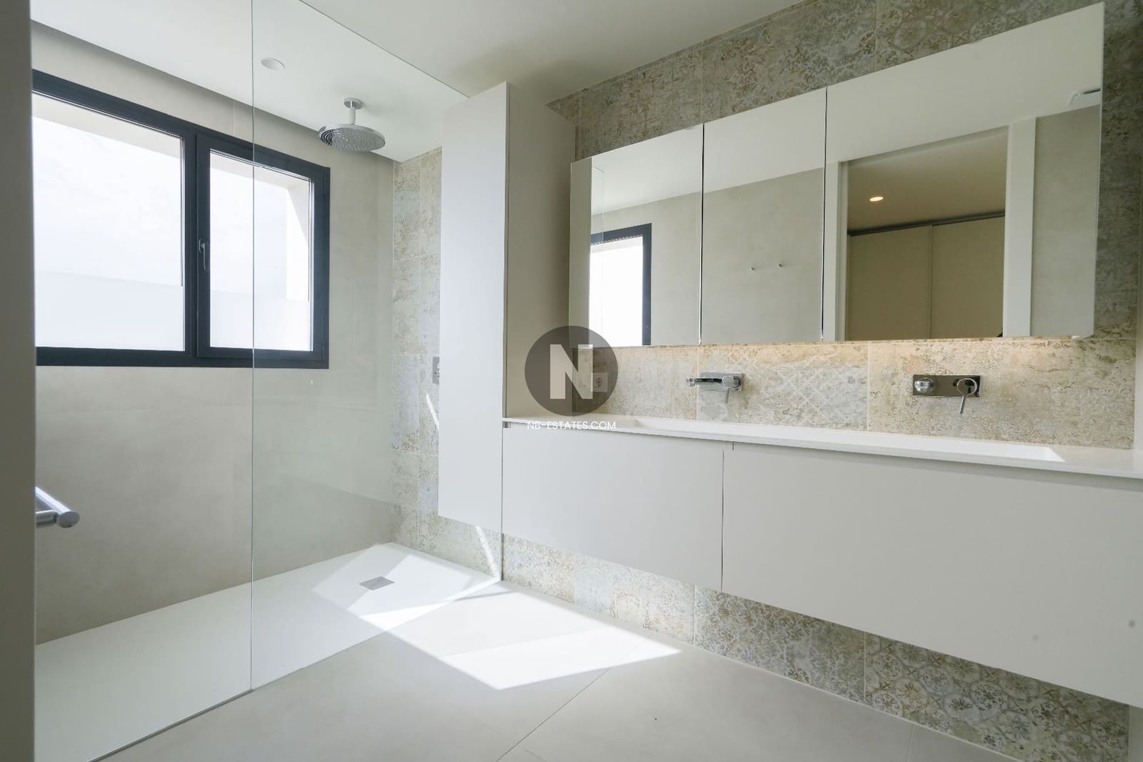 5 bedroom Villa for sale in Cumbre del Sol with pool garage - € 3,250,000 (Ref: 9926338)