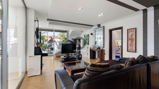 3 soveværelse Villa til salg i Costa del Silencio, Arona med garage - € 670.000 (Ref: 9935318)