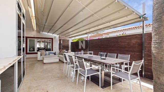 3 soveværelse Villa til salg i Costa del Silencio, Arona med garage - € 670.000 (Ref: 9935318)
