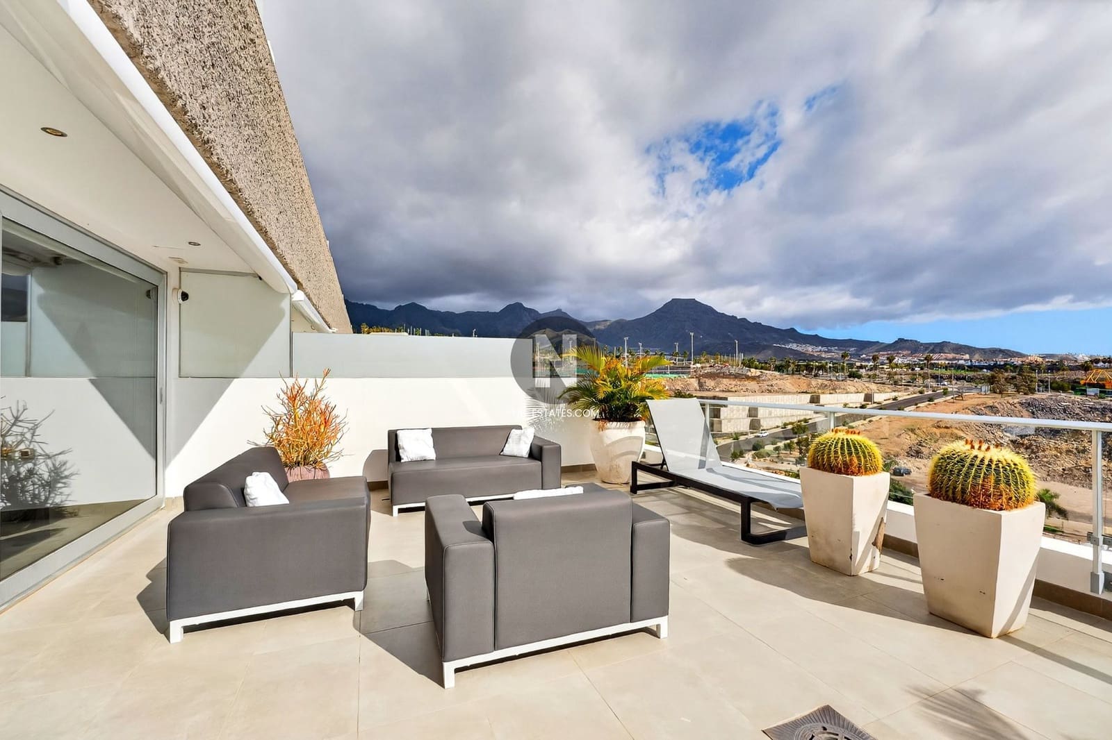 3 soveværelse Penthouse til salg i La Caleta Adeje med swimmingpool garage - € 2.795.000 (Ref: 9989932)