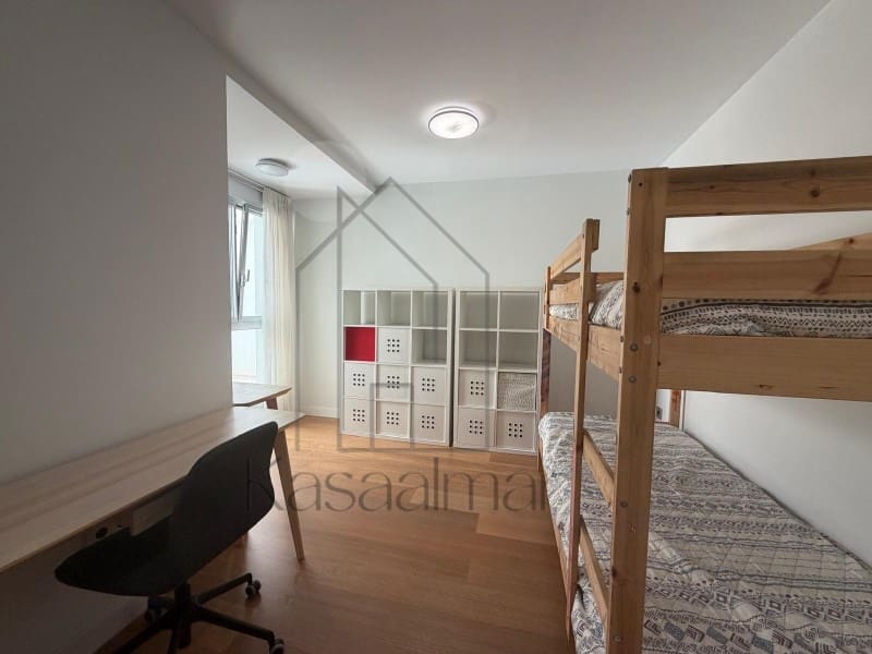 Lejlighed til leje i Las Palmas de Gran Canaria med garage - € 2.800 (Ref: 10003621)