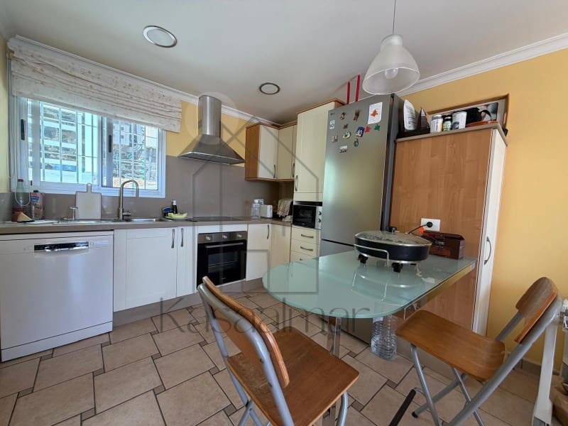 2 slaapkamer Appartement te huur in San Bartolome de Tirajana met garage - € 1.500 (Ref: 10025374)