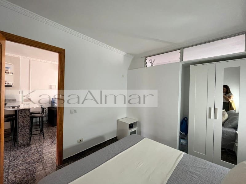 2 bedroom Apartment for rent in San Bartolome de Tirajana with pool - € 1,000 (Ref: 7692769)