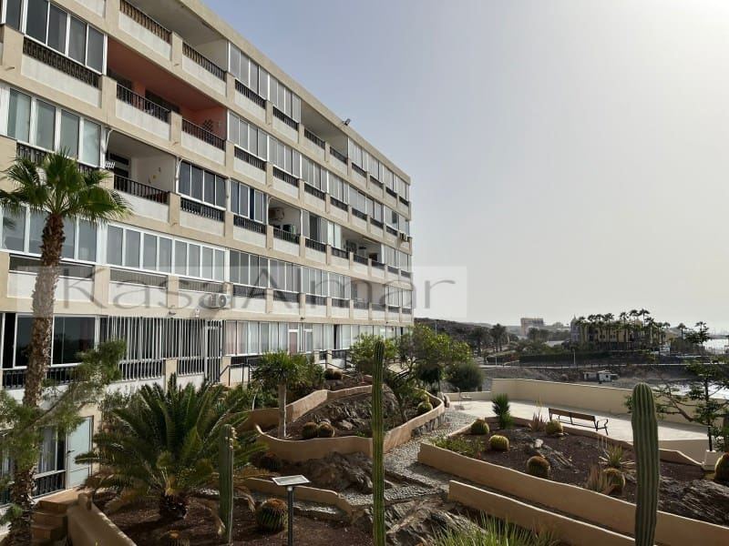 2 bedroom Apartment for rent in San Bartolome de Tirajana with pool - € 1,000 (Ref: 7692769)