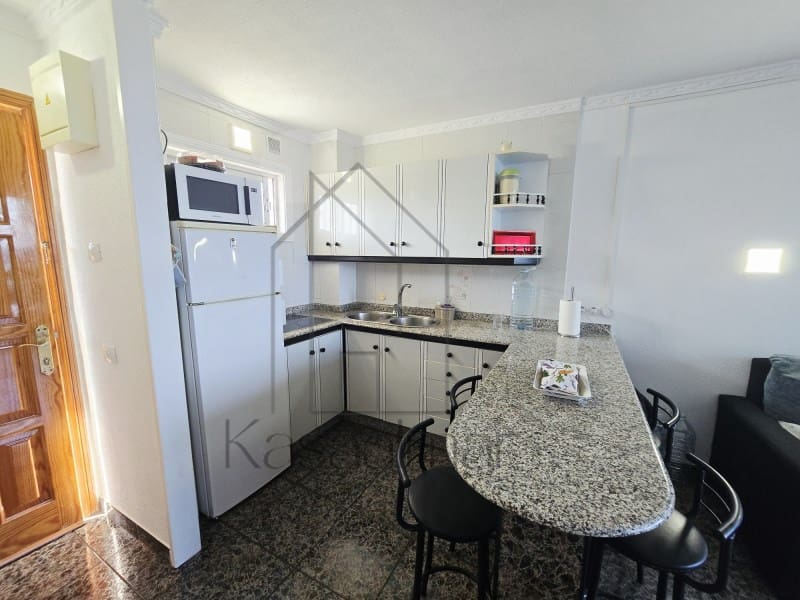 2 bedroom Apartment for rent in San Bartolome de Tirajana with pool - € 1,000 (Ref: 7692769)