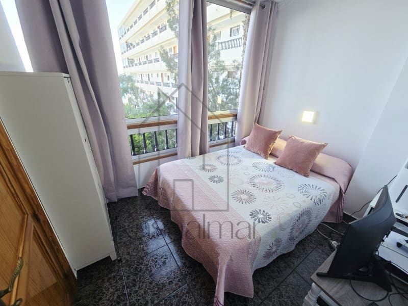 2 bedroom Apartment for rent in San Bartolome de Tirajana with pool - € 1,000 (Ref: 7692769)