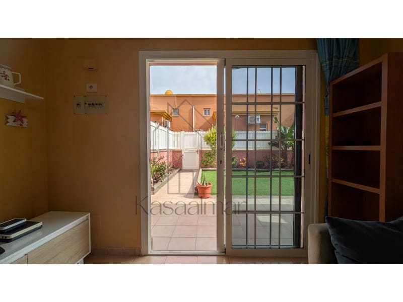 2 bedroom Bungalow for rent in San Bartolome de Tirajana with pool - € 1,700 (Ref: 8226127)