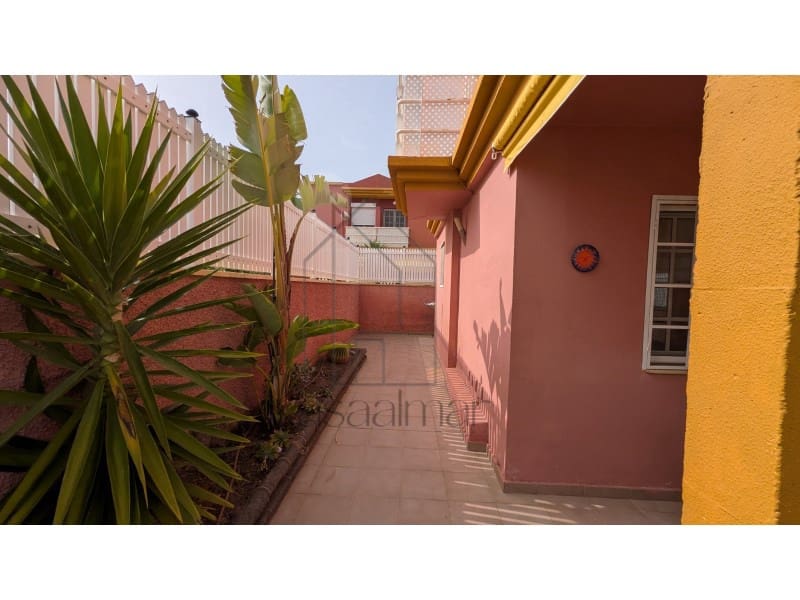 2 bedroom Bungalow for rent in San Bartolome de Tirajana with pool - € 1,700 (Ref: 8226127)