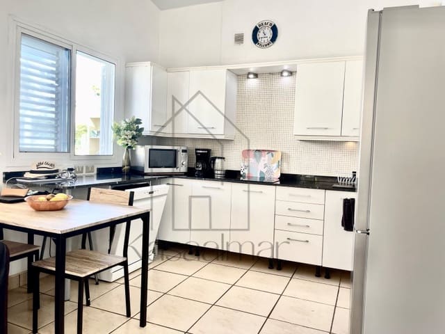 2 bedroom Bungalow for rent in Playa del Inglés, San Bartolomé de Tirajana - € 2,000 (Ref: 9199652)