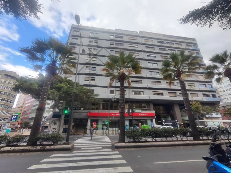 4 bedroom Apartment for sale in Las Palmas de Gran Canaria with garage - € 670,000 (Ref: 9449180)