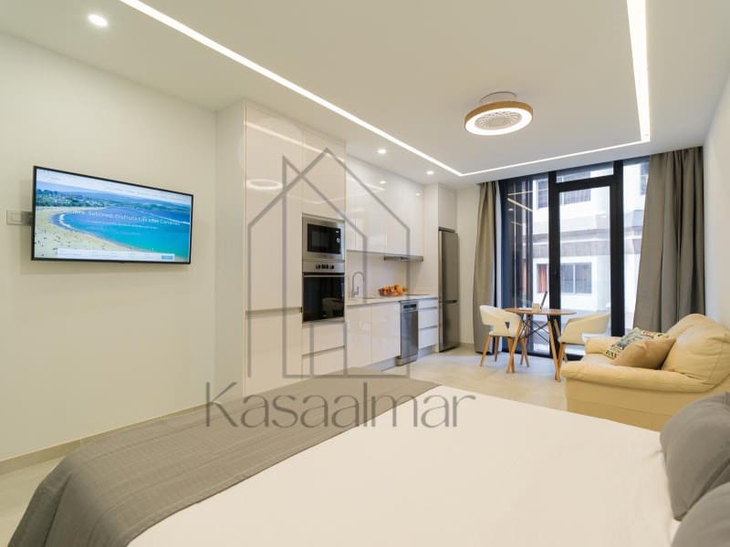 Apartment for rent in Las Palmas de Gran Canaria - € 1,090 (Ref: 9483907)