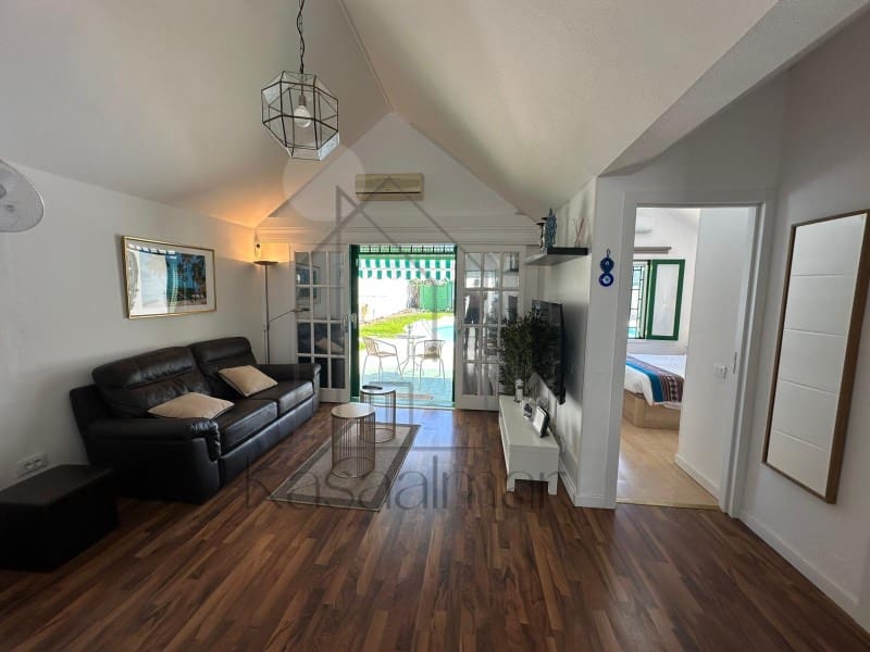 2 soverom Bungalow til leie i San Bartolome de Tirajana med svømmebasseng garasje - € 1 950 (Ref: 9558682)