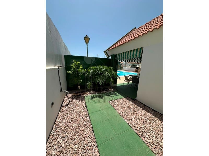 2 quarto Bungalow para arrendar em San Bartolome de Tirajana com piscina garagem - 1 950 € (Ref: 9558682)