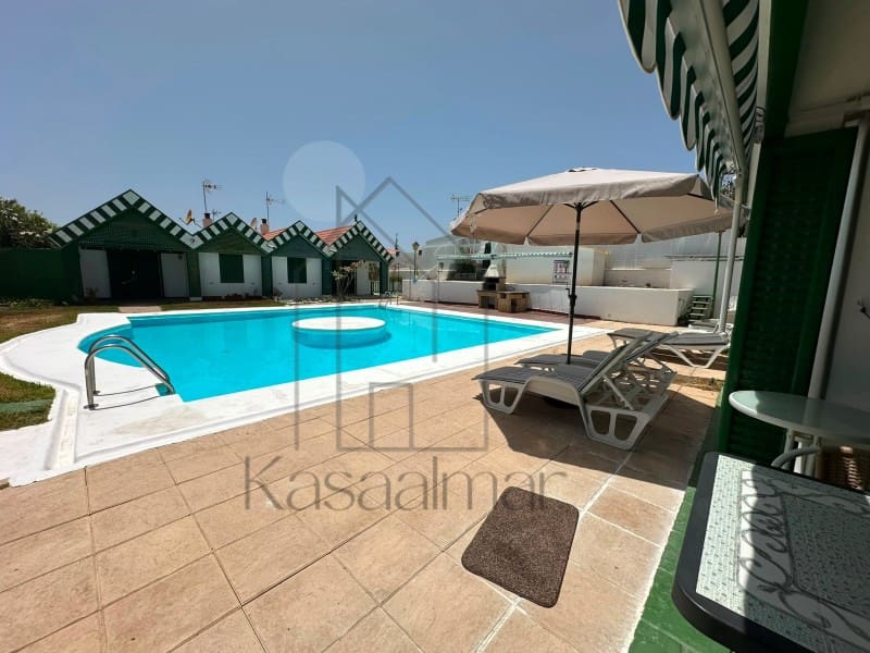 2 quarto Bungalow para arrendar em San Bartolome de Tirajana com piscina garagem - 1 950 € (Ref: 9558682)