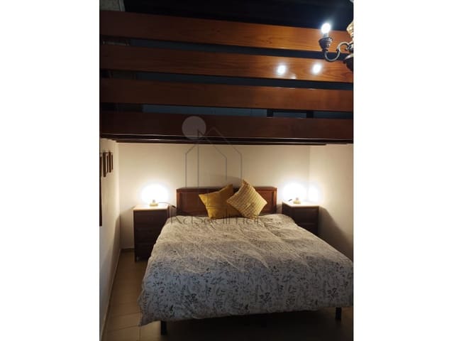 Casa de 2 habitaciones en Moya en alquiler con garaje - 1.600 € (Ref: 9627564)