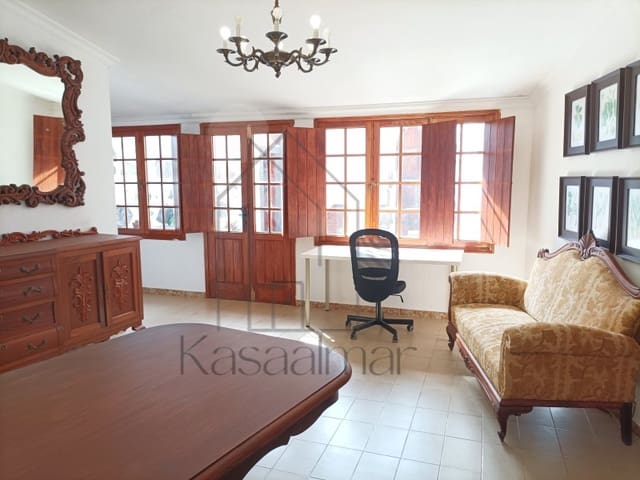 Casa de 2 habitaciones en Moya en alquiler con garaje - 1.600 € (Ref: 9627564)