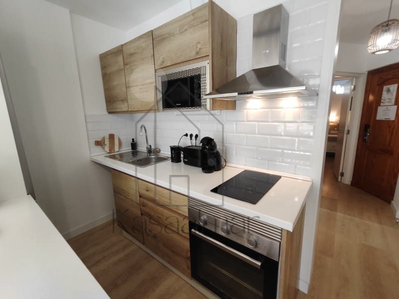 1 makuuhuone Huoneisto vuokrattavana paikassa Playa del Ingles mukana uima-altaan - 1 600 € (Ref: 9783670)