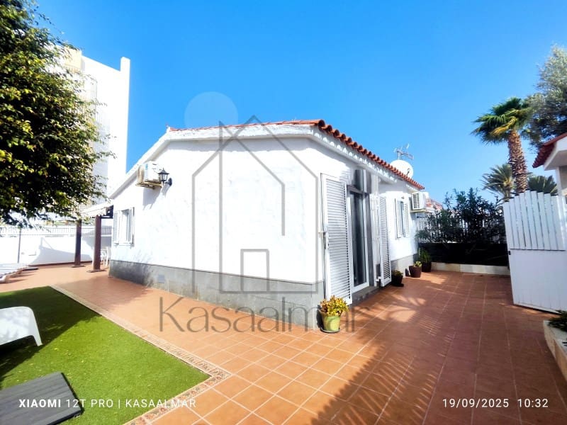 3 makuuhuone Bungalow vuokrattavana paikassa Playa del Ingles mukana uima-altaan - 2 500 € (Ref: 9817933)