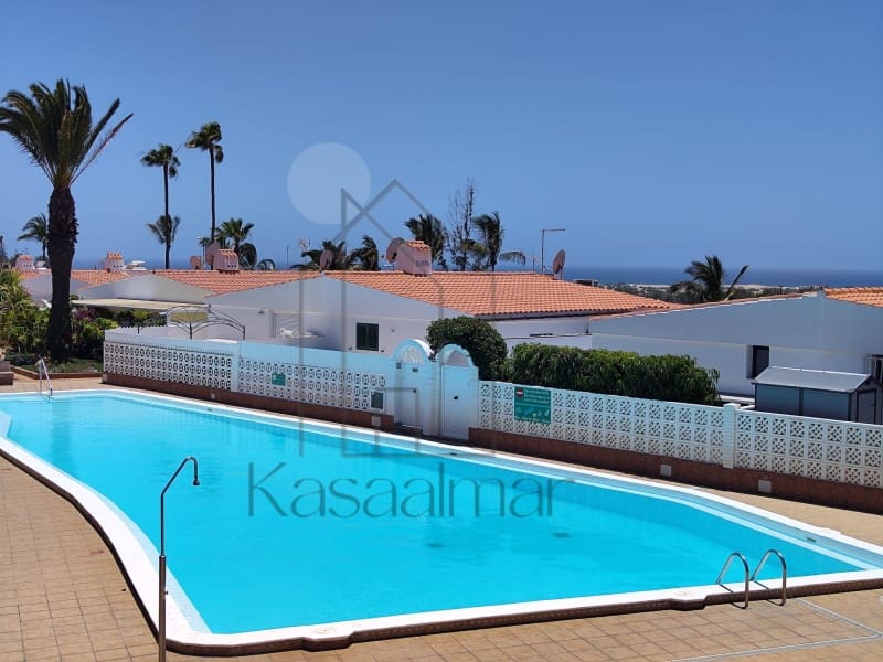 Bungalow de 2 chambres à louer à Playa del Ingles avec piscine - 1 800 € (Ref: 9839268)