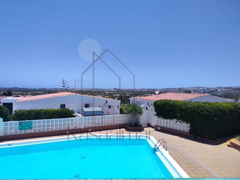 Bungalow de 2 chambres à louer à Playa del Ingles avec piscine - 1 800 € (Ref: 9839268)