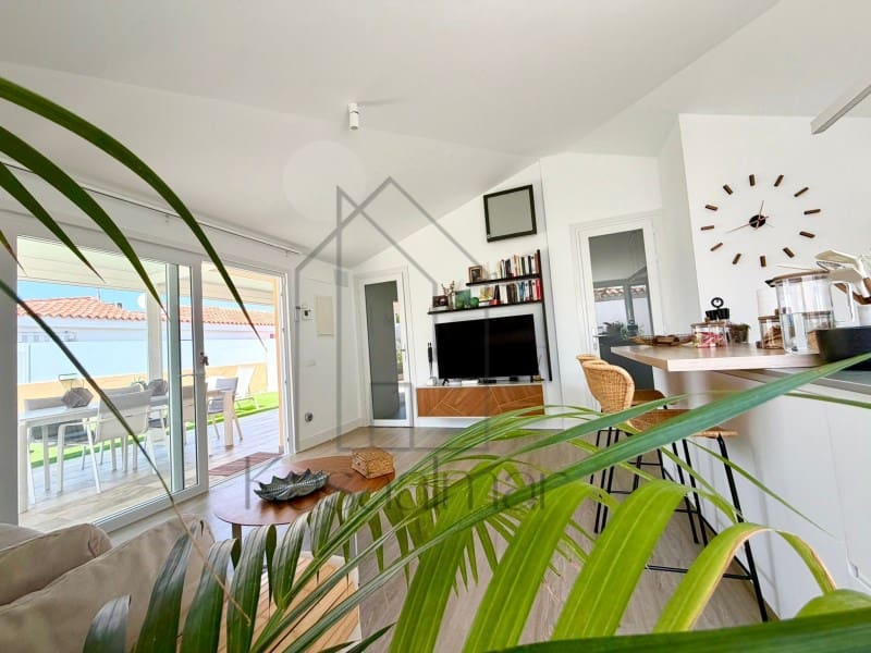 3 quarto Moradia para venda em San Bartolome de Tirajana com piscina - 749 000 € (Ref: 9917836)