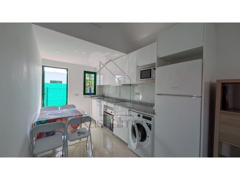 1 bedroom Villa for rent in San Bartolome de Tirajana with pool - € 1,600 (Ref: 9970303)