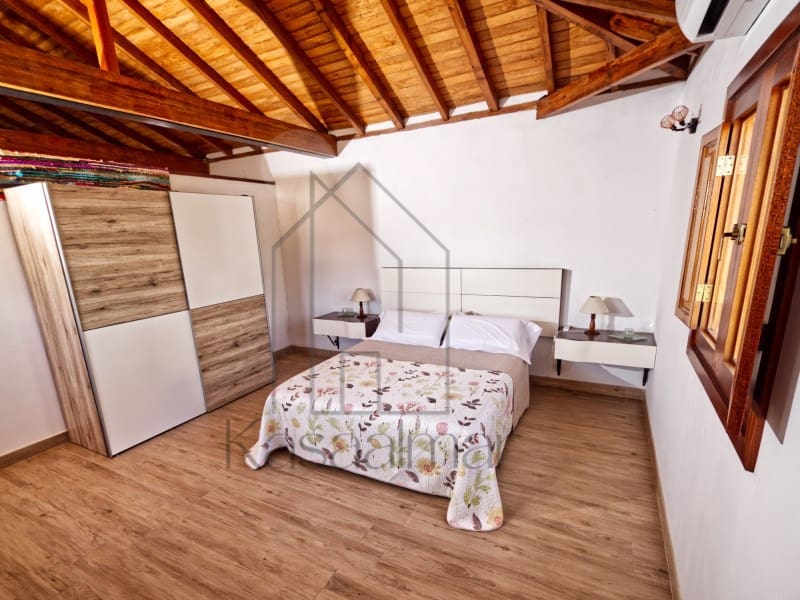 1 bedroom Townhouse for rent in Santa Lucia de Tirajana with garage - € 1,000 (Ref: 9972998)