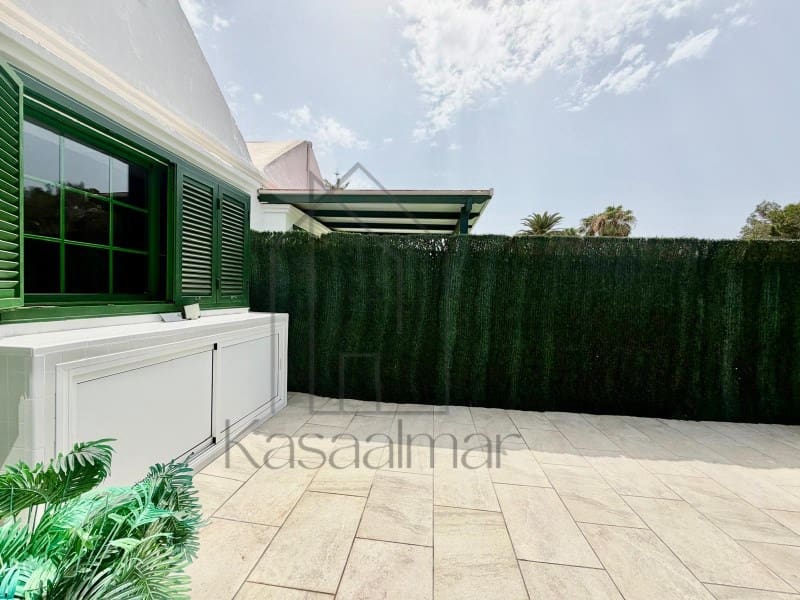 Bungalow de 2 chambres à louer à San Bartolome de Tirajana avec piscine - 1 800 € (Ref: 9995786)
