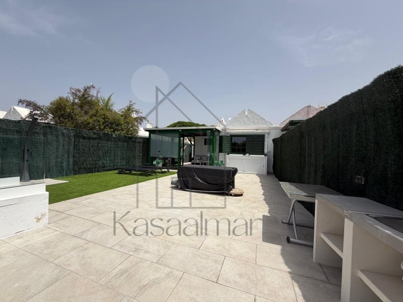 Bungalow de 2 chambres à louer à San Bartolome de Tirajana avec piscine - 1 800 € (Ref: 9995786)