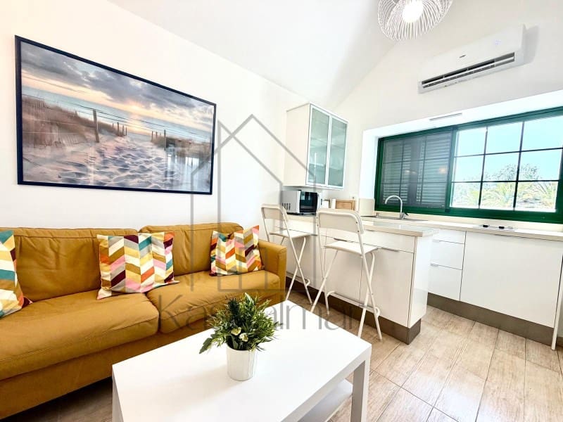 Bungalow de 2 chambres à louer à San Bartolome de Tirajana avec piscine - 1 800 € (Ref: 9995786)