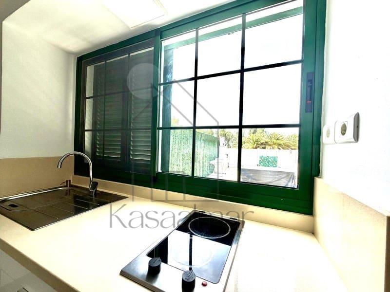 Bungalow de 2 chambres à louer à San Bartolome de Tirajana avec piscine - 1 800 € (Ref: 9995786)