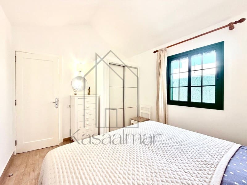 Bungalow de 2 chambres à louer à San Bartolome de Tirajana avec piscine - 1 800 € (Ref: 9995786)