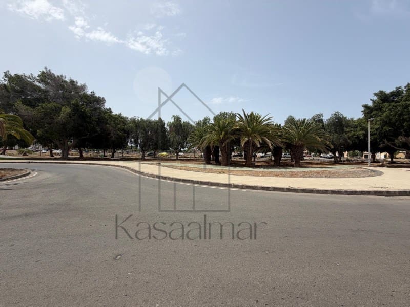 Bungalow de 2 chambres à louer à San Bartolome de Tirajana avec piscine - 1 800 € (Ref: 9995786)