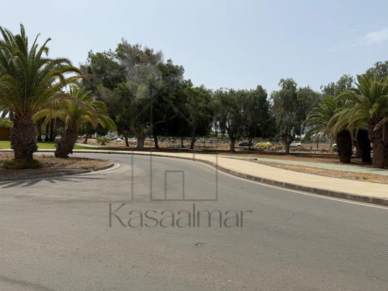 Bungalow de 2 chambres à louer à San Bartolome de Tirajana avec piscine - 1 800 € (Ref: 9995786)