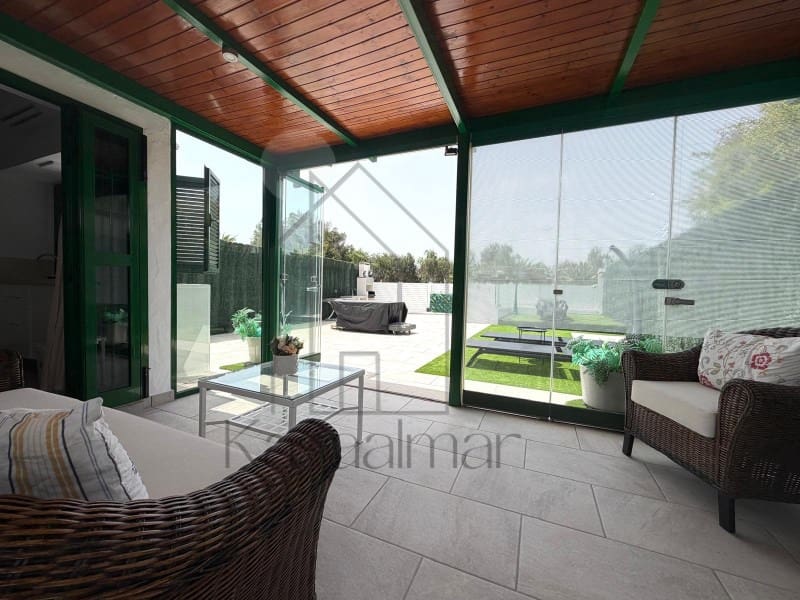 Bungalow de 2 chambres à louer à San Bartolome de Tirajana avec piscine - 1 800 € (Ref: 9995786)
