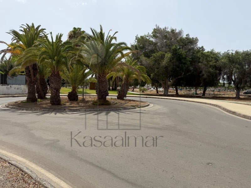 Bungalow de 2 chambres à louer à San Bartolome de Tirajana avec piscine - 1 800 € (Ref: 9995786)