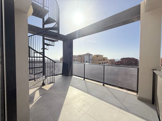 3 makuuhuone Kattohuoneisto myytävänä paikassa El Medano, Granadilla de Abona - 575 000 € (Ref: 8970858)