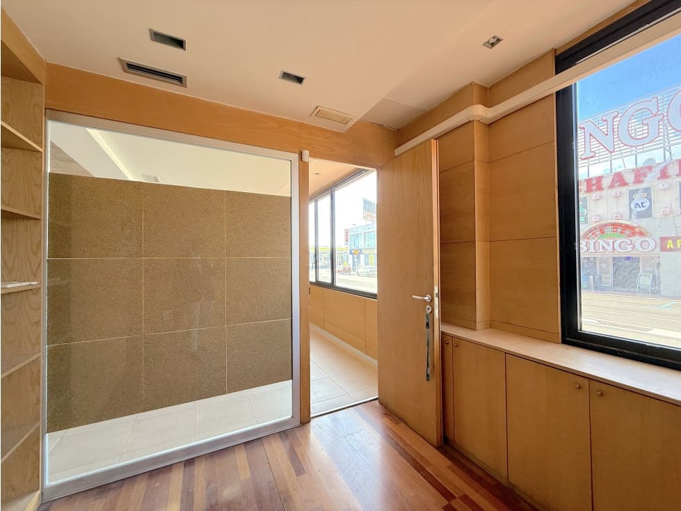 Komercyjne do wynajęcia w Las Chafiras (San Miguel) - 2 700 € (Ref: 8970863)