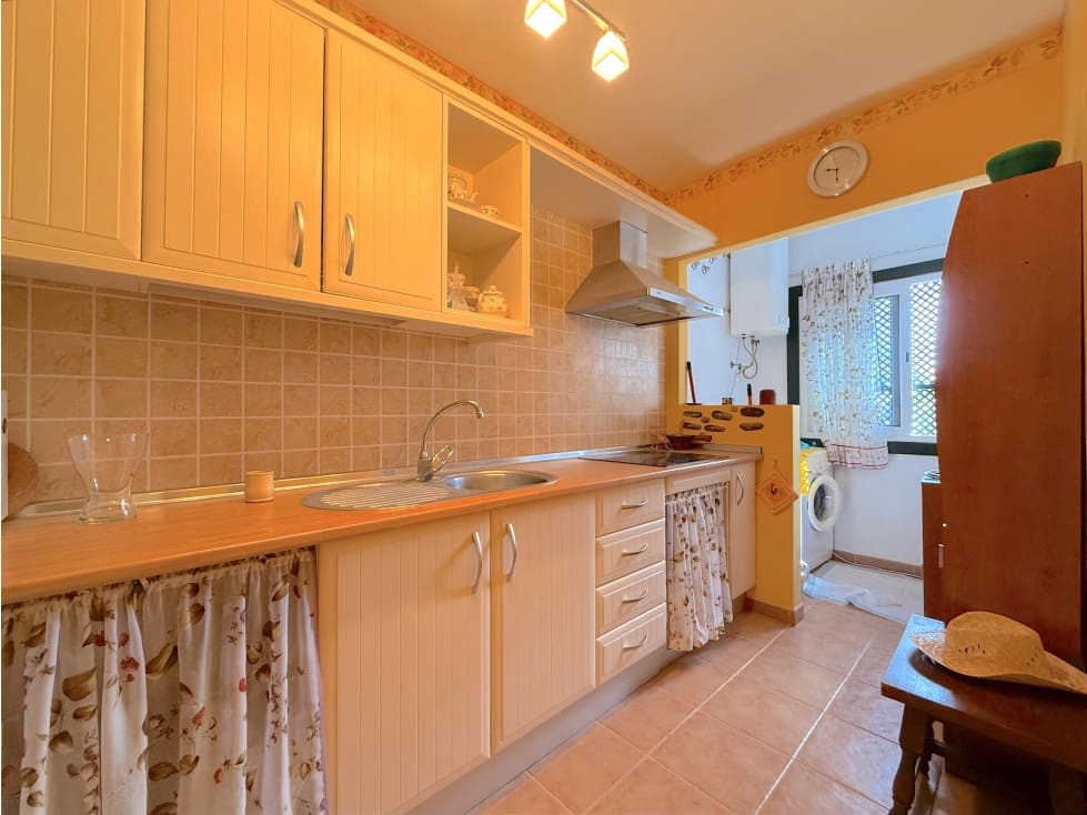 Leilighet til salgs i Las Chafiras (San Miguel) med svømmebasseng - € 240 000 (Ref: 8970864)