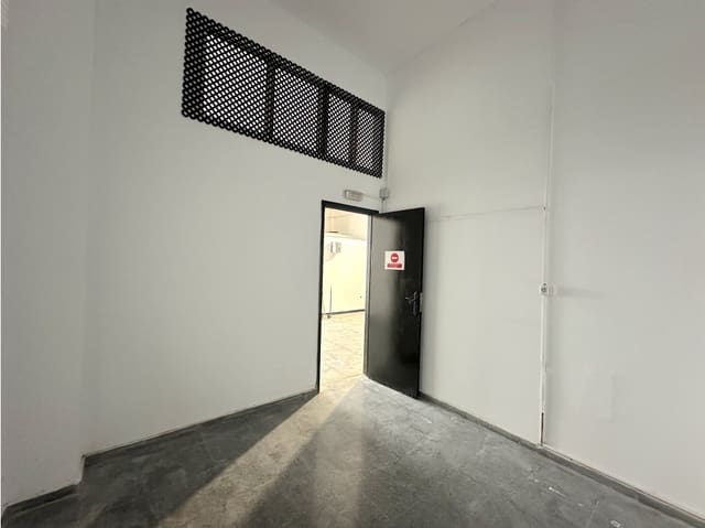 Kommersiell til salgs i Maria Jimenez, Santa Cruz de Tenerife - € 130 000 (Ref: 8970869)