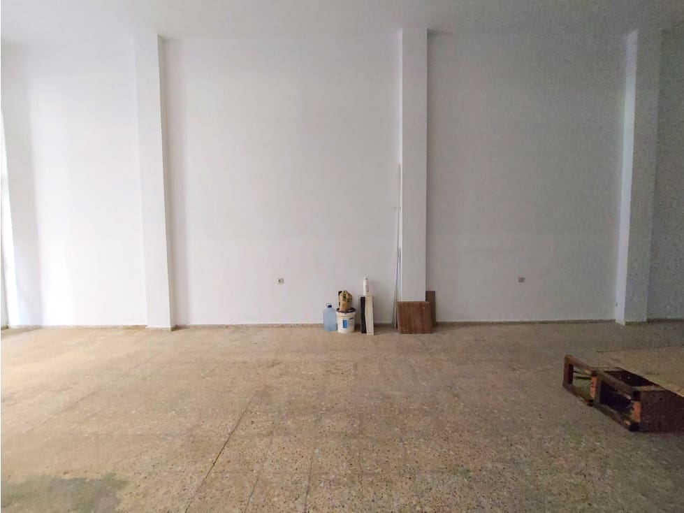 Kommersiell til leie i Taco - € 490 (Ref: 8970871)