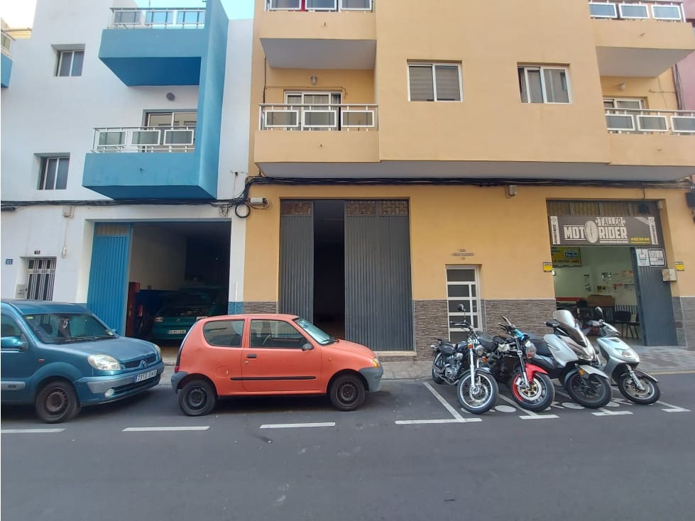 Kommersiell til leie i Taco - € 490 (Ref: 8970871)