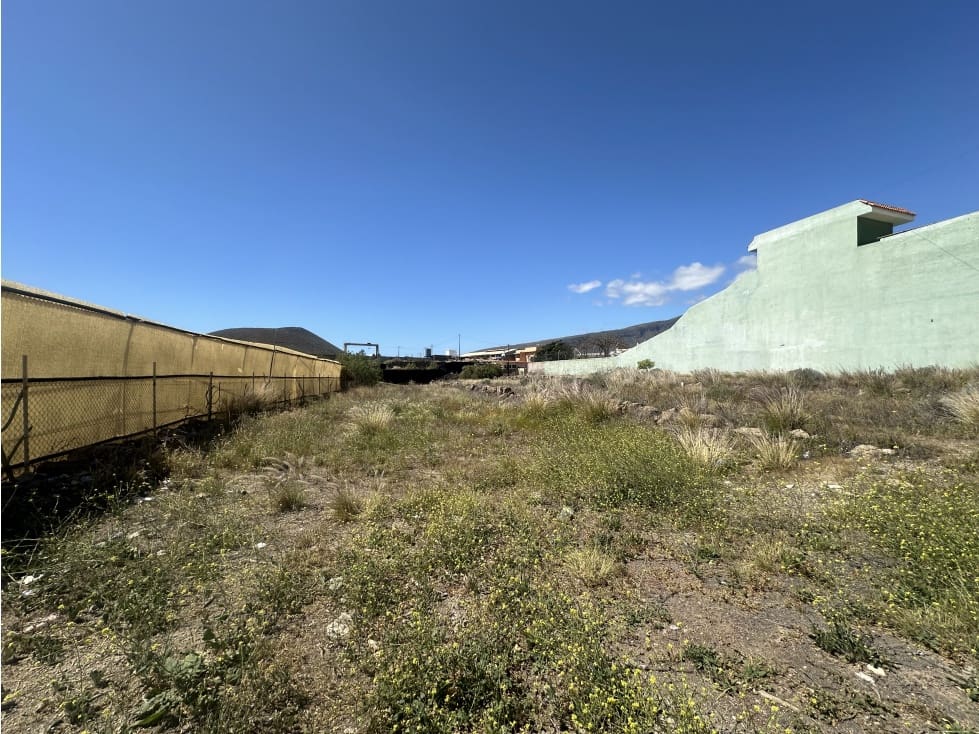 Grunde uden byggetilladelser til salg i Arafo - € 190.000 (Ref: 8970878)