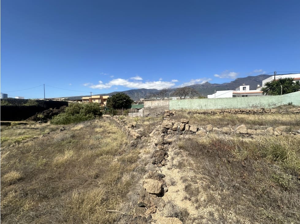 Grunde uden byggetilladelser til salg i Arafo - € 190.000 (Ref: 8970878)