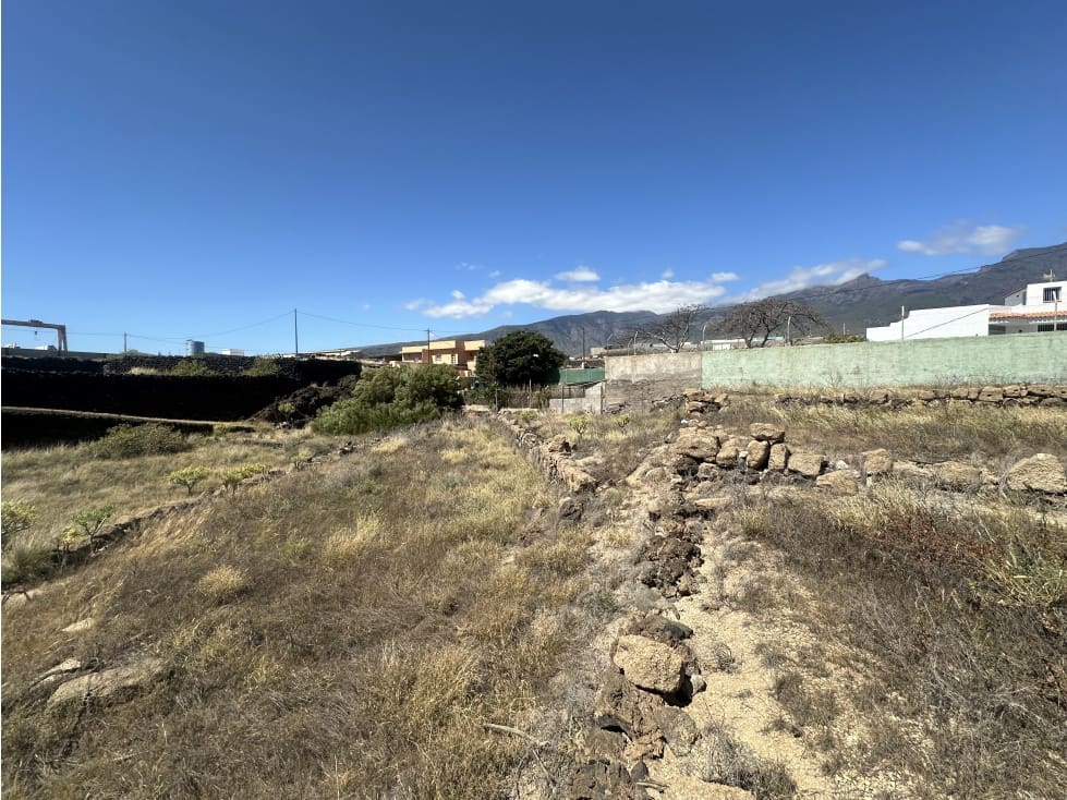 Grunde uden byggetilladelser til salg i Arafo - € 190.000 (Ref: 8970878)