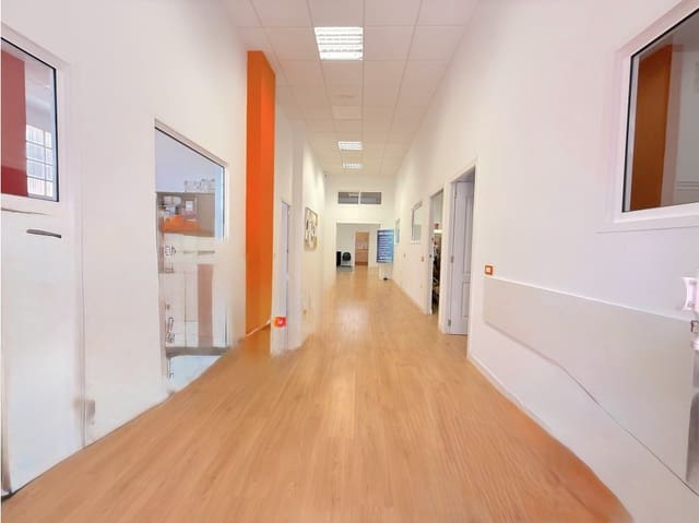 Kommersiell til salgs i Santa Cruz de Tenerife - € 310 000 (Ref: 9051669)