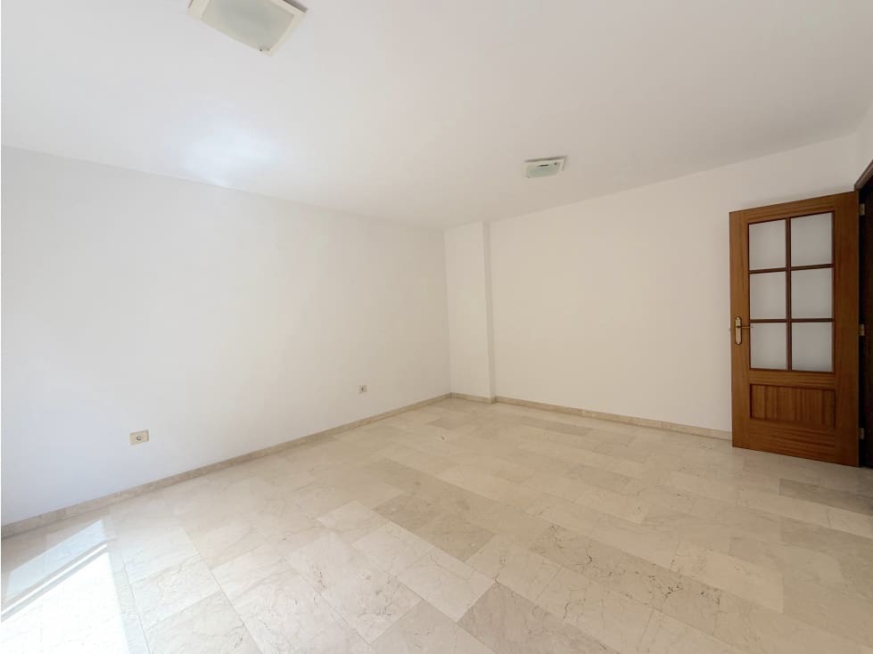 3 soveværelse Lejlighed til leje i Santa Cruz de Tenerife - € 1.200 (Ref: 9253787)