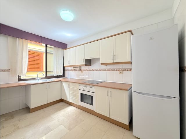 3 bedroom Flat for rent in Santa Cruz de Tenerife - € 1,200 (Ref: 9253787)