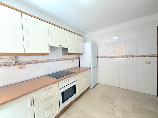 3 bedroom Flat for rent in Santa Cruz de Tenerife - € 1,200 (Ref: 9253787)