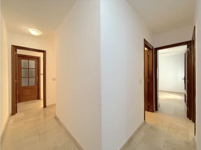 3 bedroom Flat for rent in Santa Cruz de Tenerife - € 1,200 (Ref: 9253787)